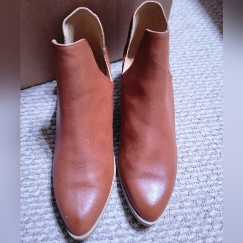 Qupid size 10 brown ankle boots